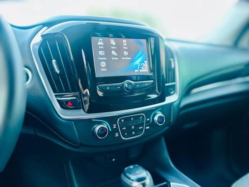 Used 2019 Chevrolet Traverse LS FWD image 16