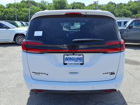 New 2027 Chrysler Pacifica Limited AWD/4WD image 5