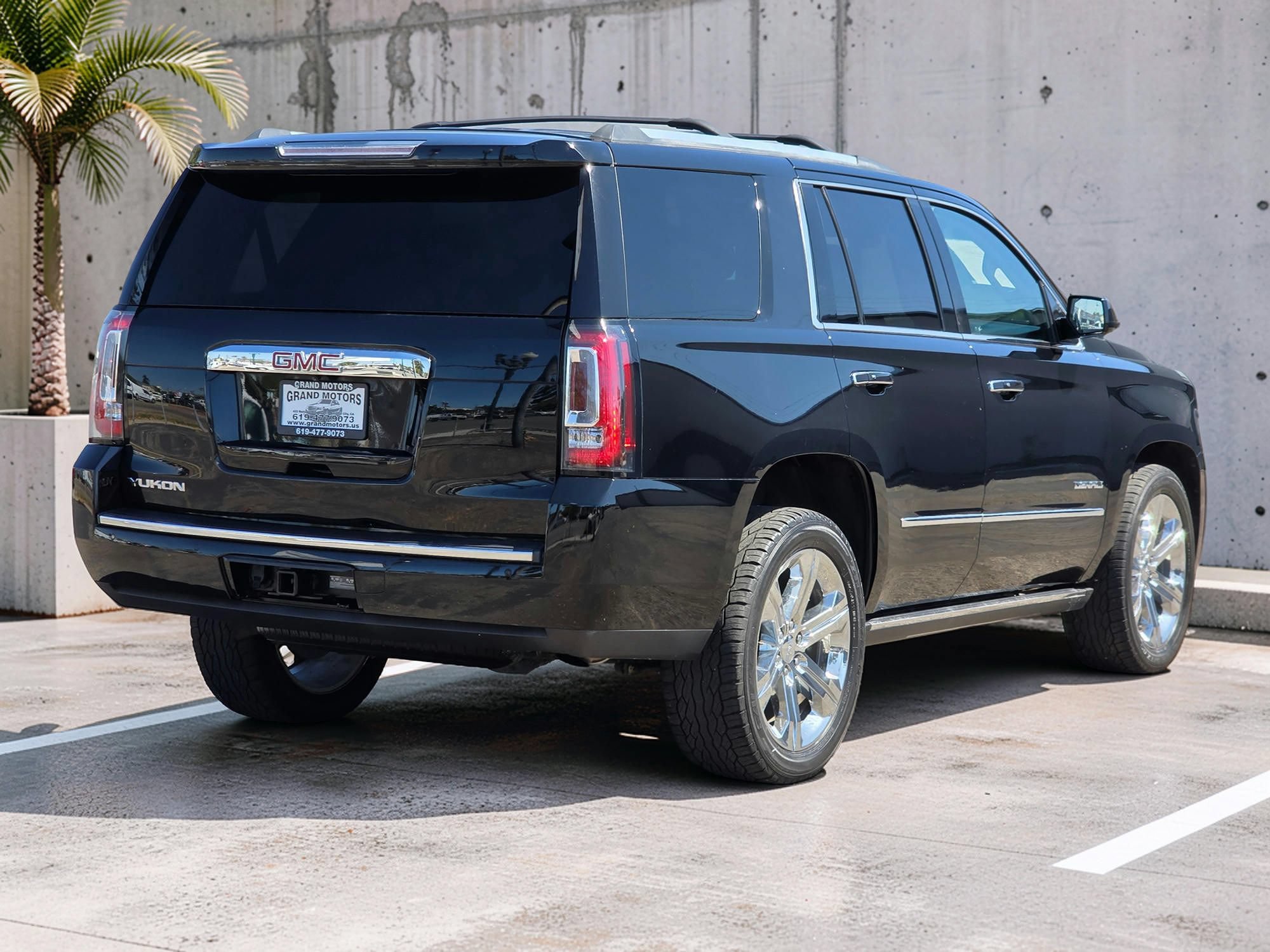 Used 2017 GMC Yukon Denali AWD/4WD image 8