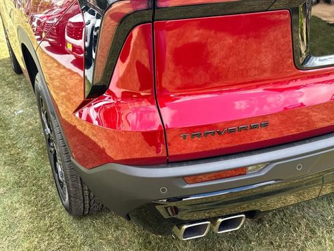 New 2025 Chevrolet Traverse LT w/ Enhanced Driving Package image 7