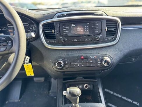 Used 2017 Kia Sorento AWD image 10