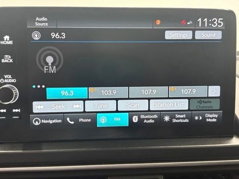 Used 2025 Honda Pilot Elite image 25