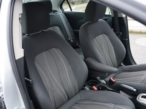 Used 2015 Chevrolet Sonic LT image 21