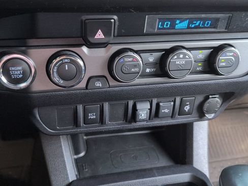 Used 2022 Toyota Tacoma TRD Sport AWD/4WD image 15