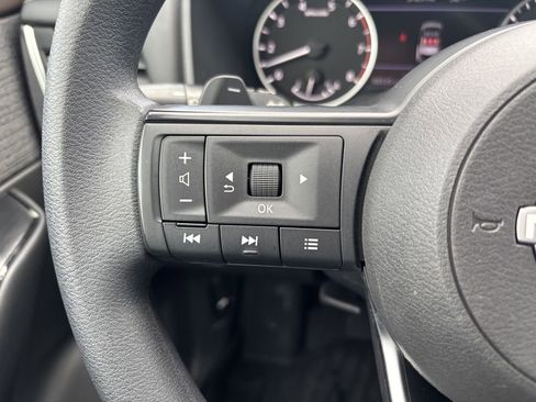 Used 2023 Nissan Rogue S AWD/4WD image 14
