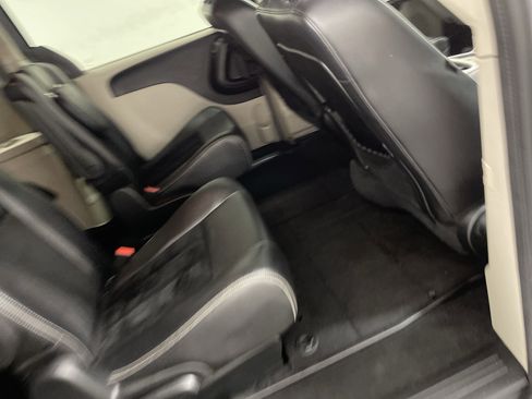 Used 2018 Dodge Grand Caravan SXT image 19