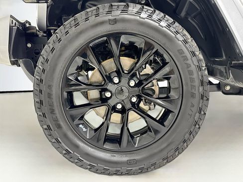 Used 2021 Jeep Wrangler Unlimited Sahara w/ Altitude image 28