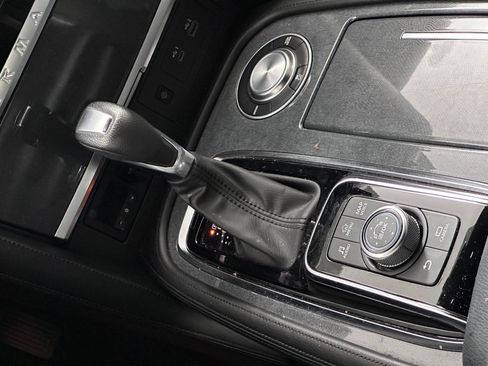 Used 2022 Nissan Armada SL w/ Midnight Edition Package image 17