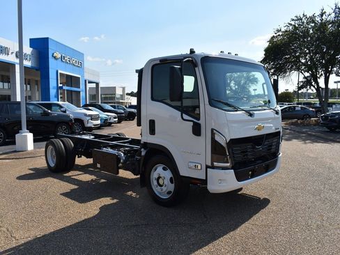 New 2025 Chevrolet Low Cab Forward 5500 XD RWD image 2