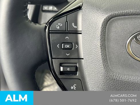 Used 2025 Toyota Prius image 28