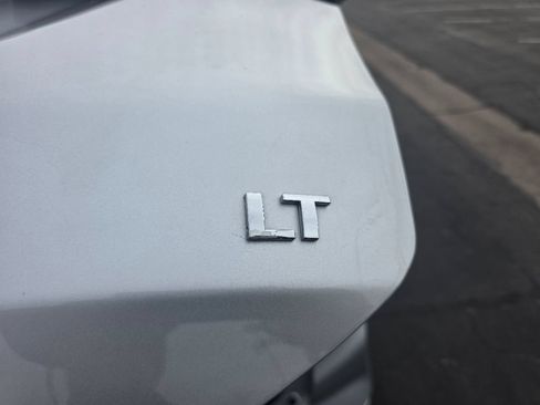 Used 2022 Chevrolet Equinox LT w/ Driver Convenience Package FWD image 6