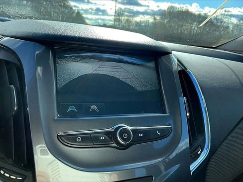 Used 2018 Chevrolet Cruze LT w/ Convenience Package image 14