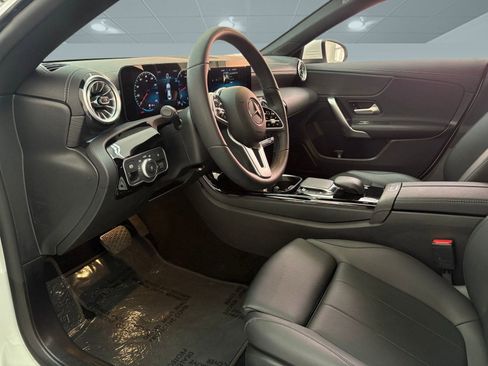 Used 2022 Mercedes-Benz CLA 250 image 4