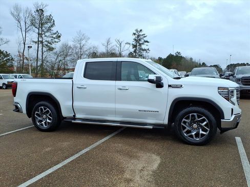 Used 2024 GMC Sierra 1500 SLT w/ SLT Premium Plus Package image 3