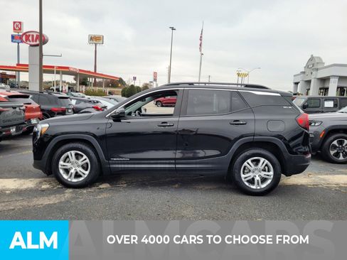 Used 2022 GMC Terrain SLE w/ Driver Convenience Package image 3