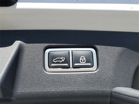 Certified 2023 Kia Sorento SX image 8