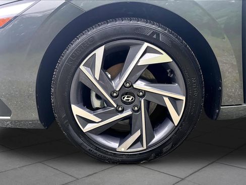 Used 2025 Hyundai Elantra Sport FWD image 10