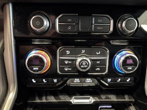 Used 2021 GMC Yukon XL Denali w/ Advanced Technology Package AWD/4WD image 22