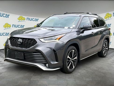 Used 2022 Toyota Highlander XSE AWD/4WD image 3
