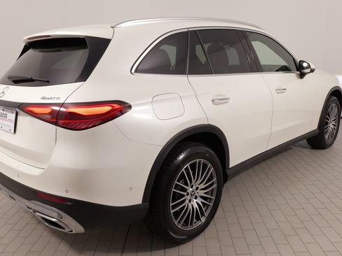 Used 2023 Mercedes-Benz GLC 300 4MATIC image 11