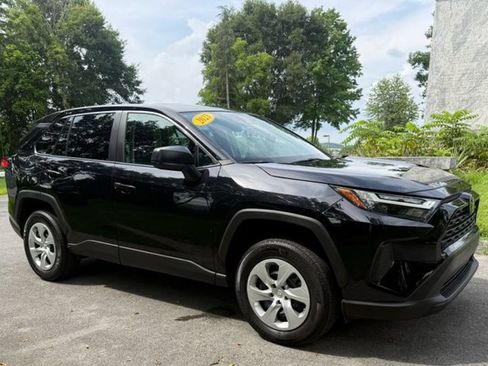 Used 2023 Toyota RAV4 LE FWD image 3