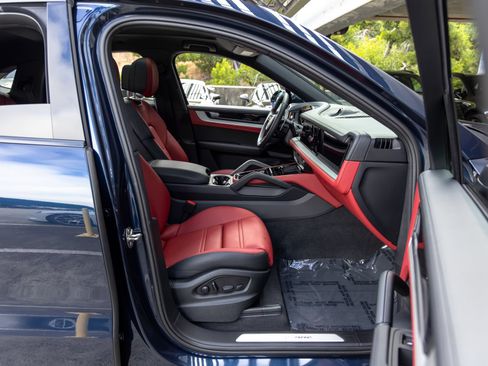 Certified 2025 Porsche Cayenne Coupe AWD/4WD image 59