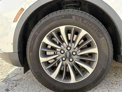 Used 2021 Lincoln Nautilus Standard w/ Equipment Group 101A image 9