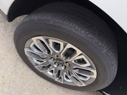 Used 2023 GMC Yukon Denali Ultimate image 15