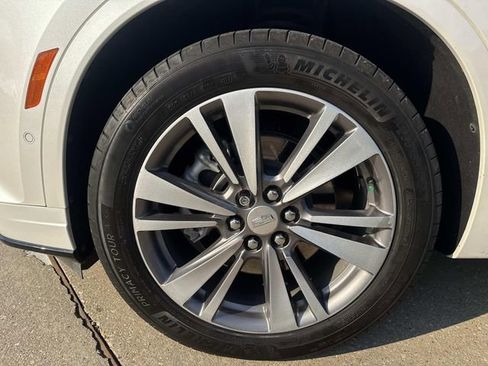 Used 2023 Cadillac XT6 Premium Luxury w/ Technology Package image 7