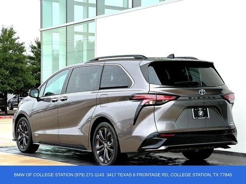 Used 2021 Toyota Sienna XSE FWD image 7
