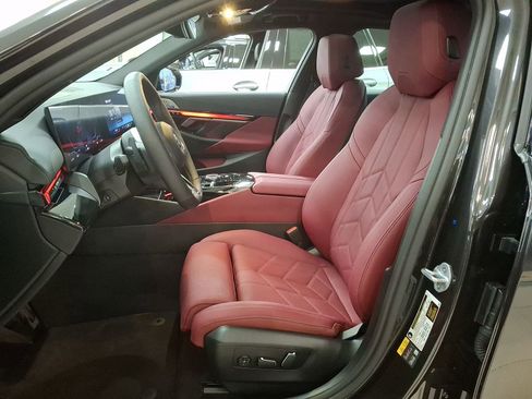 Used 2025 BMW i5 eDrive40i w/ M Sport Package RWD image 10