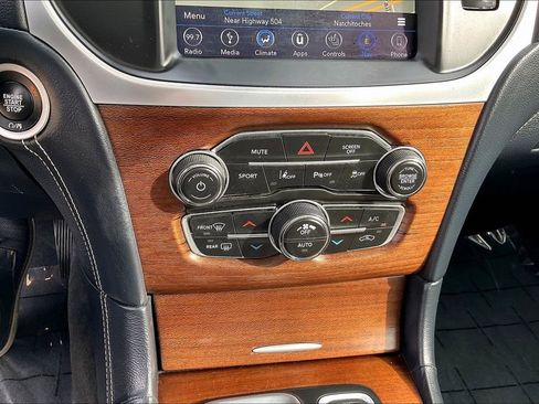 Used 2019 Chrysler 300 C w/ Safetytec Plus Group image 32