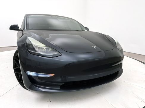 Used 2023 Tesla Model 3 Performance image 2