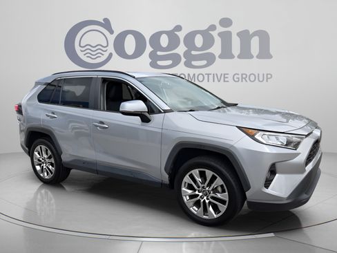 Used 2019 Toyota RAV4 XLE Premium FWD image 7