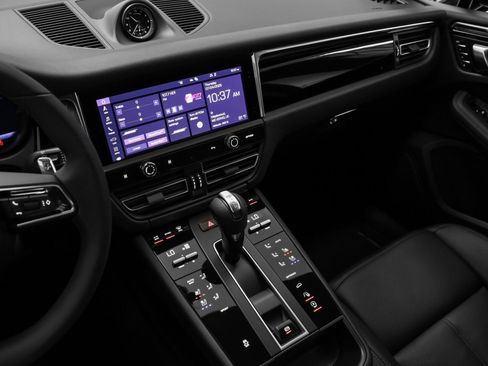 Certified 2025 Porsche Macan image 30