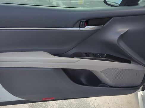 Used 2022 Toyota Camry LE image 10