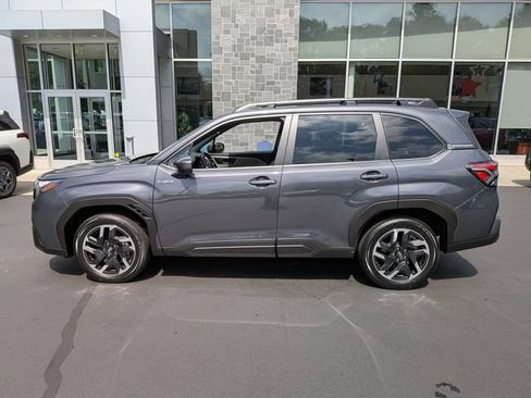 Used 2025 Subaru Forester Premium AWD/4WD image 6