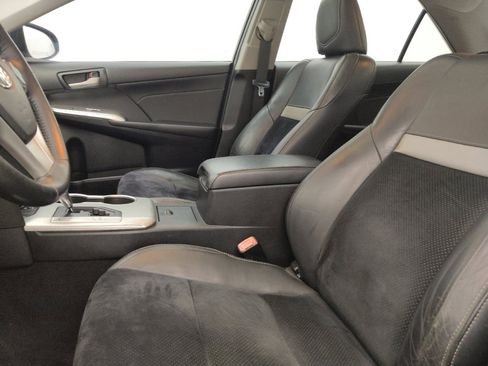 Used 2014 Toyota Camry SE image 17