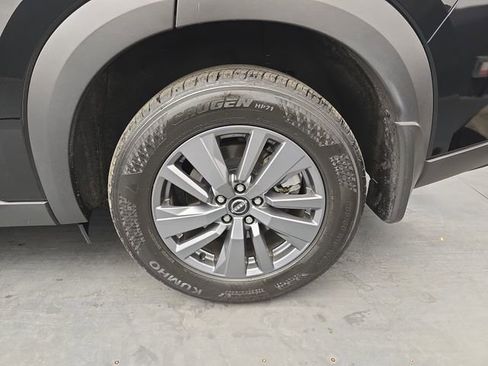 Used 2024 Nissan Pathfinder SV w/ SV Premium Package image 16