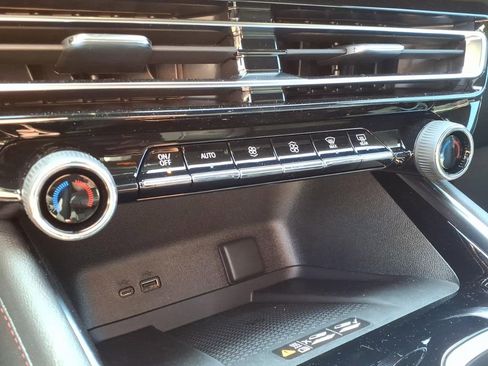 New 2026 Chevrolet Traverse Z71 w/ Enhanced Driving Package AWD/4WD image 22