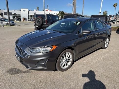 Used 2020 Ford Fusion SE image 3