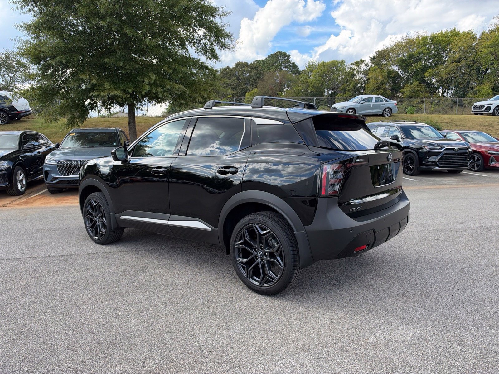 Used 2026 Nissan Kicks SR FWD image 8