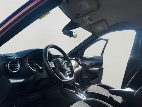 Used 2020 Nissan Kicks SR image 9