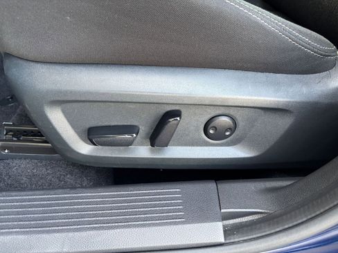 Used 2025 Nissan Rogue SV FWD image 22