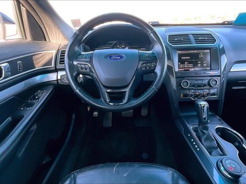 Used 2016 Ford Explorer XLT w/ Equipment Group 202A AWD/4WD image 8