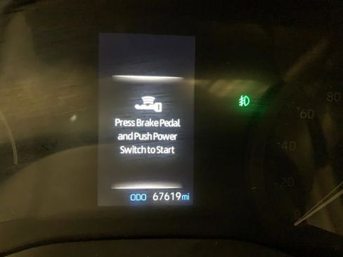 Used 2021 Toyota Sienna XLE image 23