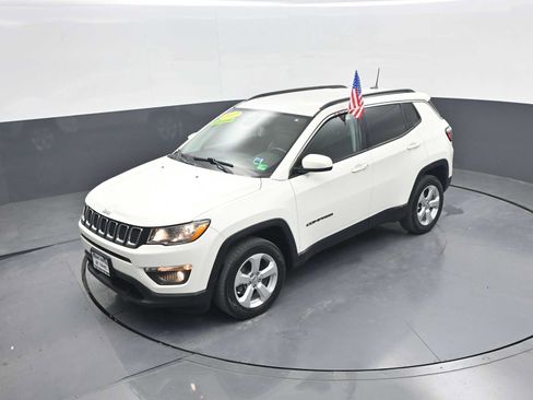 Used 2017 Jeep Compass Latitude w/ Popular Equipment Group AWD/4WD image 38
