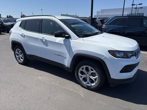 Used 2024 Jeep Compass Latitude AWD/4WD image 11