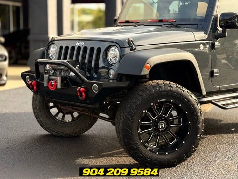 Used 2017 Jeep Wrangler Unlimited Rubicon AWD/4WD image 2