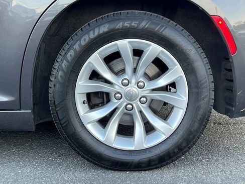 Used 2016 Chrysler 300 Limited RWD image 6